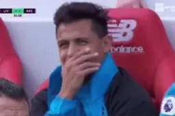 Alexis Sanchez lacht eigen ploeg uit tijdens afgang (Video)
