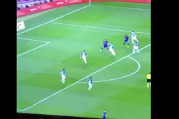 Lionel Messi tovert en scoort dit doelpunt (Video)