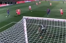 Barça-fans vallen van hun stoel na dit van Vidal (Video)