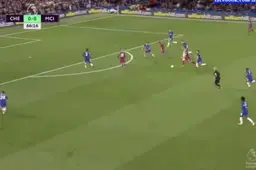 De Bruyne laat Courtois helemaal kansloos met deze knal (Video)