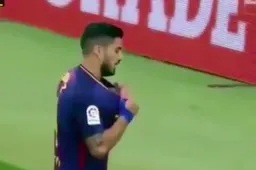 En plots doet Luis Suarez dit (Video)