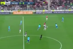 Uit het niets pakt Balotelli uit met dit hoogstandje (Video)