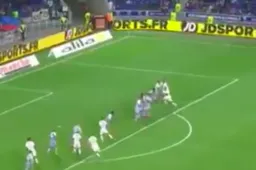 Fekir maakt weergaloze winning goal in minuut 95 (Video)