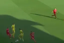 Neymar maakt 2 spelers belachelijk met heerlijke beweging (Video)