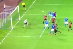 Mertens produceert perfecte assist en scoort daarna zelf... met het hoofd (Video)