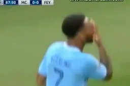 En dan doet Sterling plots dit (Video)