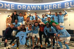 David Silva gaat met alle aandacht lopen na groepsfoto City, zie jij waarom?