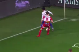 Kubo tovert met een geweldige panna (Video)