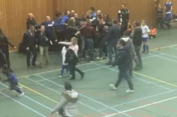 Hallucinant: Ouders op de vuist tijdens jeugdwedstrijd (Video)