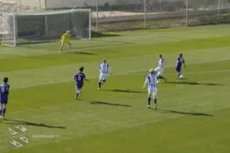 Youngster Anderlecht maakt héérlijk doelpunt in oefenpot (Video)