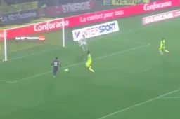 Pijnlijk! Di Maria pakt nu al uit met misser van het jaar (Video)