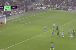 Hazard én Batshuayi zorgen samen voor deze héérlijke goal (Video)