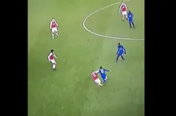 Wilshere probeert werkelijk alles, maar kijk wat Hazard doet (Video)