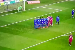 Briljante De Bruyne gaat Ronaldinho achterna met vrijschop (Video)