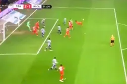 Standard-verdediger maakt nu al 'doelpunt van het jaar' (Video)