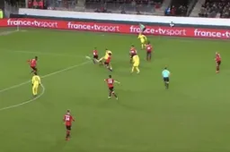 Thomas Meunier scoort deze onwaarschijnlijke goal (Video)