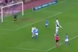 Dries Mertens bewijst met deze goal dat hij een échte spits is (Video)
