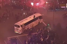 Zo wordt de spelersbus van Real Madrid opgewacht (Video)