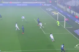 Pakt Club-spits Wesley hier uit met dé misser van het jaar? (Video)