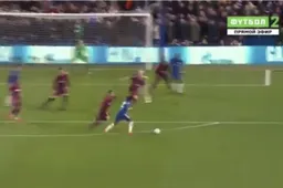 Hazard met de assist, maar Willian doet er iets heel moois mee (Video)