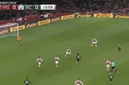 City komt op voorsprong na 'Messiaanse dribbel' van Leroy Sané (Video)