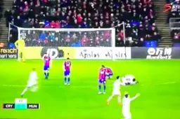 En plots doet Lukaku dit tijdens match van Manchester United (Video)