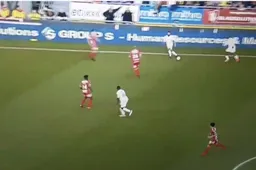 En dan doet Mehdi Carcela plots dit met Bjelica (Video)