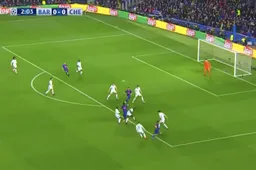 Messi maakt het lekker af, maar wat doet Courtois daar? (video)