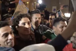 Standard-doelman Ochoa wordt als held onthaald in Mexico (Video)