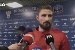 Giroud wordt kwaad als journalisten plots afgeleid zijn door Mbappé (Video)
