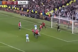 BAM! Kompany brengt Man City op voorsprong tegen Man U (Video)