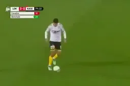 Lokeren-speler maakt wereldgoal vanop eigen helft (Video)