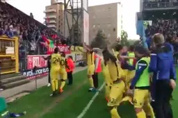 Club-spelers gaan volledig uit hun dak na zege in Charleroi (Video)