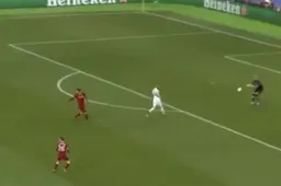 Is dit het belachelijkste doelpunt in een CL-finale ooit? (Video)