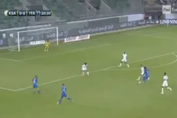 En dan doet Balotelli plots dit bij Italië (Video)