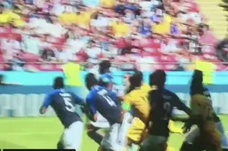 Tekent Samuel Umtiti hier nu al voor de domste actie van het WK? (Video)