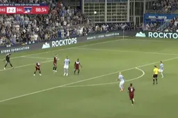 Deze wereldgoal van Yohan Croizet gaat de hele wereld rond (Video)