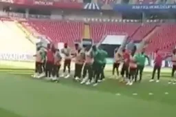 Kara Mbodj steelt nu al de show op het WK (Video)