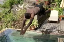 Benteke geeft op hilarische wijze zijn mening over de VAR (Video)