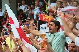 Deze foto van Engelse fan gaat om erg speciale reden viraal (Foto)