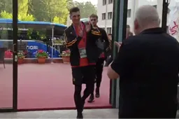 Iedere Rode Duivel geeft Jeanke een kus, sfeer is fantastisch