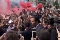 Gigi Buffon wordt als God in Frankrijk onthaald door PSG-fans