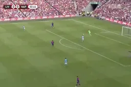 Alisson Becker imponeert direct bij Liverpool met save én voetenspel