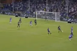 Mertens ziet Quagliarella solliciteren voor Puskas Award met héérlijke goal