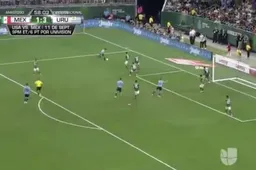 Suarez maakt 2 fraaie goals en pakt dan uit met dé assist van het weekend