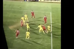 Aleksandar Mitrovic scoort weergaloos doelpunt in Nations League