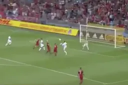 Ibrahimovic maakt op geniale wijze 500ste goal uit carrière