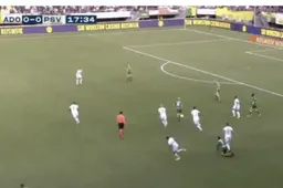 Ex-speler Club Brugge gaat gruwelijk in de fout tegen PSV