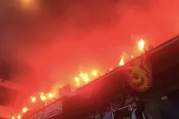 Malmö-fans zetten stadion van Genk in lichterlaaie