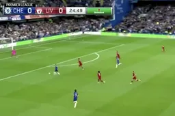 Hazard is niet af te stoppen en scoort opnieuw tegen Liverpool